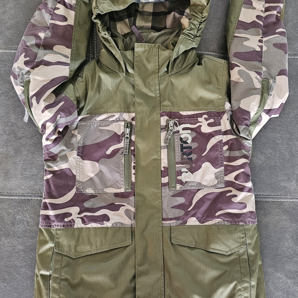 Burton Kids Ski and Snowboarding Jacket size 10/12